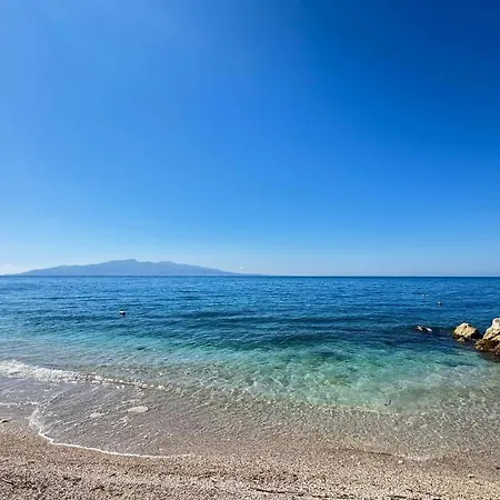 Hypnose Next To Sea Sarandë